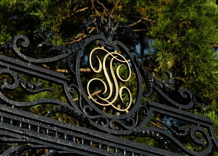 Villa Domaine De L'ormeau - Luxury Estate With Indoor Pool And In Falaise, Normandy - Steps From William The Conqueror's Castle Falaise