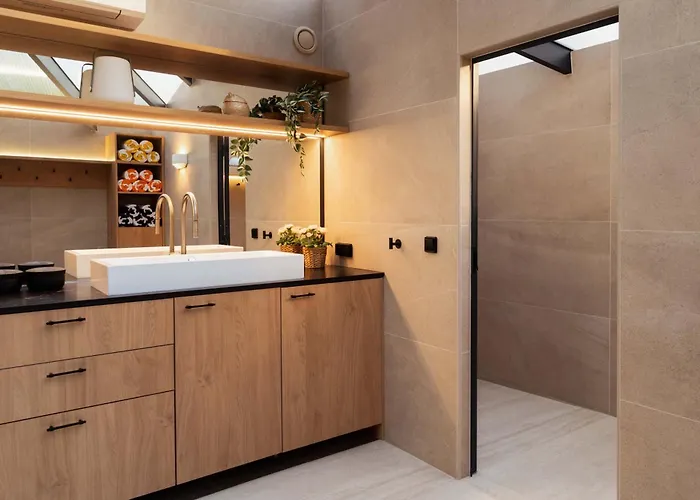 Domaine De L'ormeau - Luxury Estate With Indoor Pool And In Falaise, Normandy - Steps From William The Conqueror's Castle Falaise